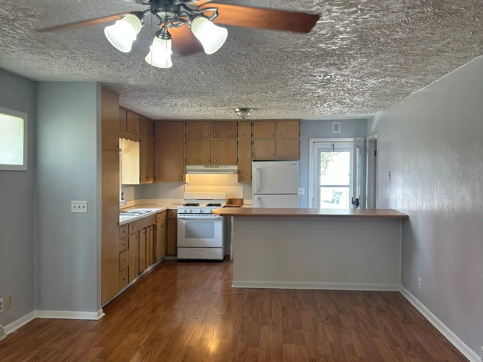 Charming 2 Bed/1 Bath side by side duplex in Moline | Available 9/23 | $1250 | IL — Photo 3