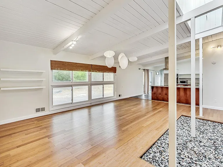 3121 Lynnray Dr — Photo 5