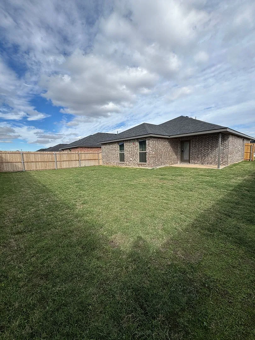Newer built in Homestaed 2025 Large 3/2/2 — Photo 3