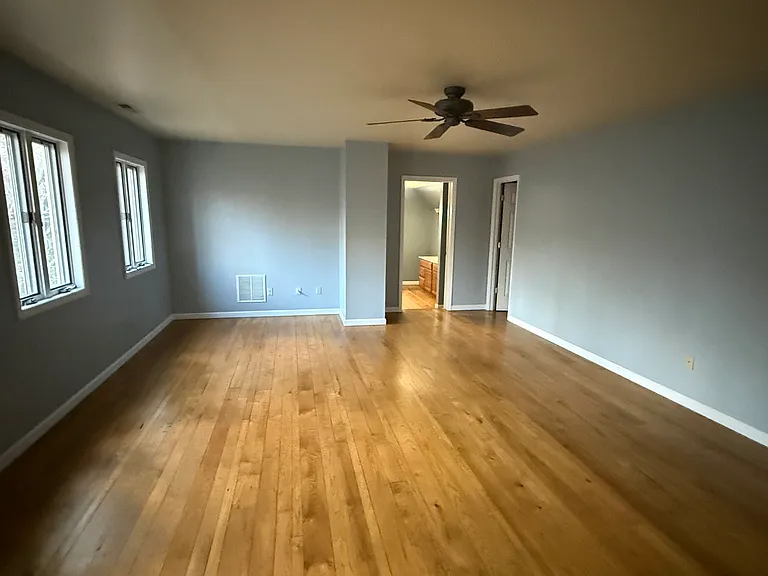 Mariposa Ln — Photo 4