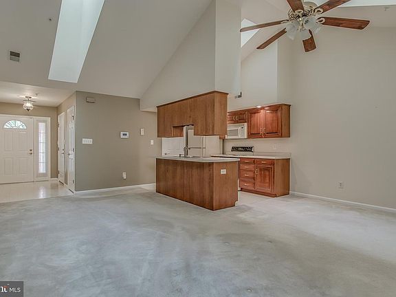 3rd image of 1638 Langley Dr