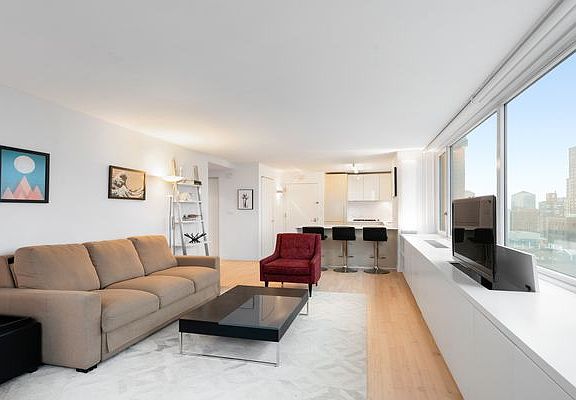 3rd image of 322 W 57th St APT 41H