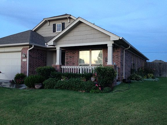 2nd image of 905 SW 157th Cir
