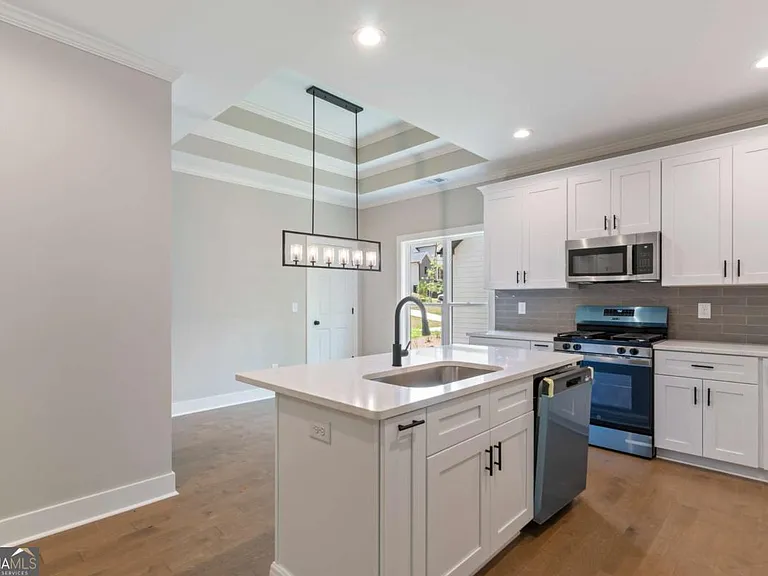 380 Ansley Dr — Photo 8