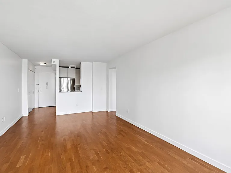 420 W 42nd St #27D — Photo 4