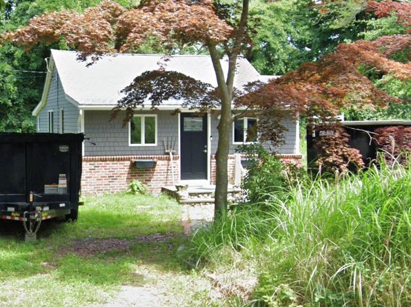 15 Whittier Dr