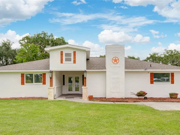 623 County Road 687, Angleton, TX 77515