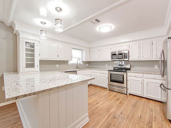 5th image of 318 Marcello Blvd