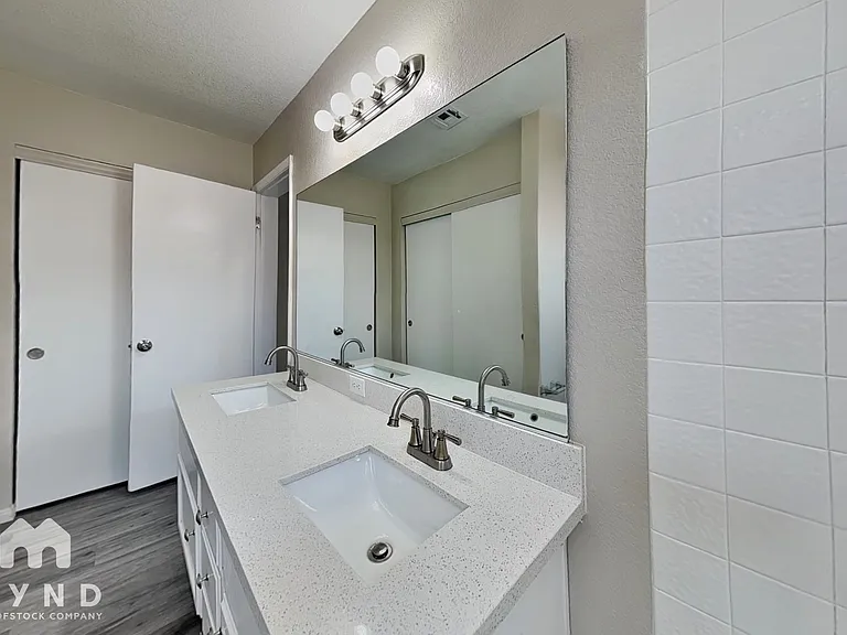 5825 Goodsprings Ct — Photo 9
