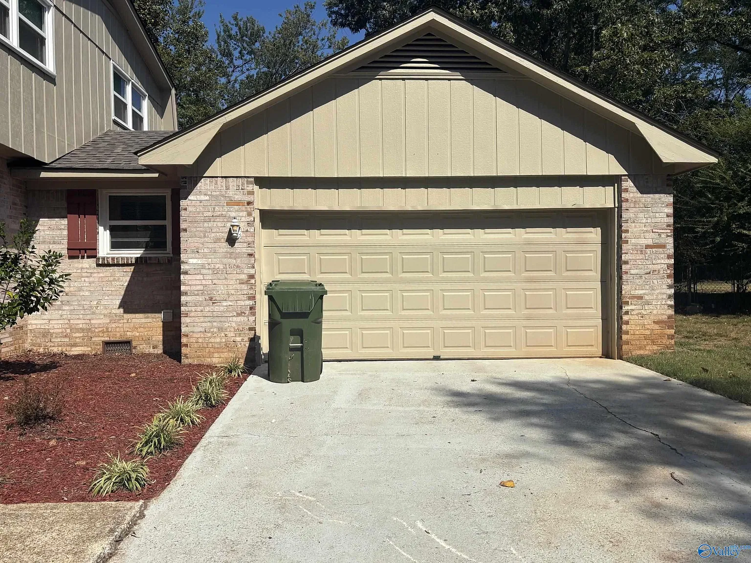 4 bed, 2.5 bath, 1910 sqft, $2,250 — Photo 3