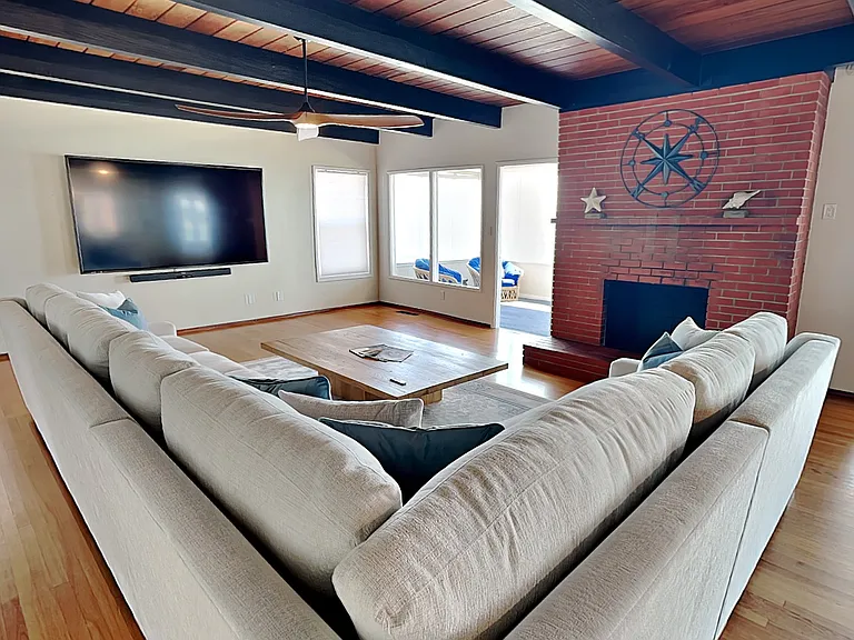 3712 Riviera Dr — Photo 9