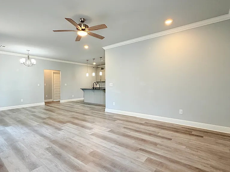 2310 SW Poppy St — Photo 4
