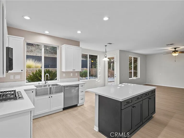 1728 Tamarron Dr — Photo 10