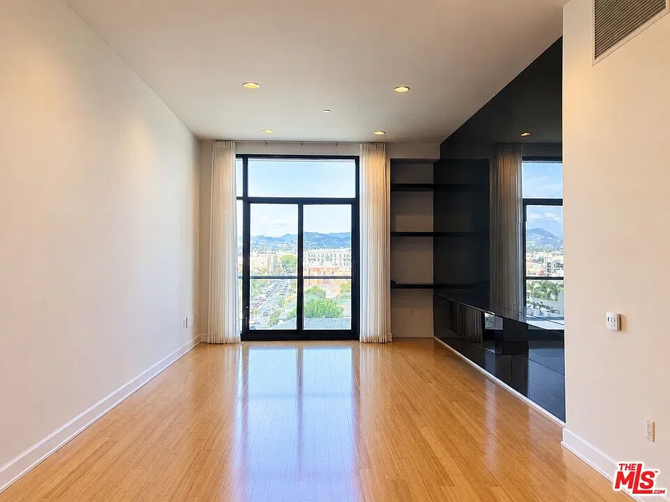 2 bed, 2.0 bath, 1690 sqft, $3,700 — Photo 3