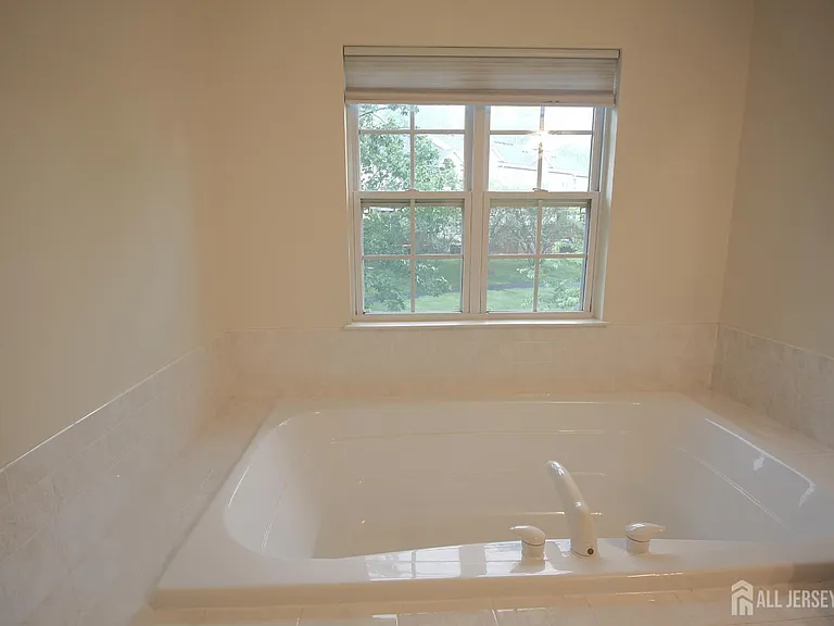 72 Truman Ave — Photo 19