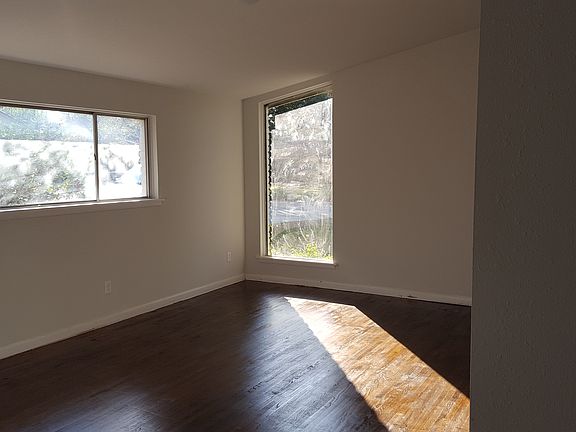3rd image of 1226 Wisterwood Dr
