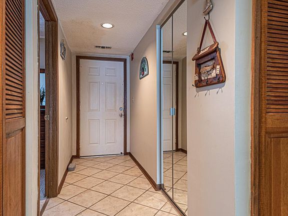 5th image of 6 137th St Unit 202