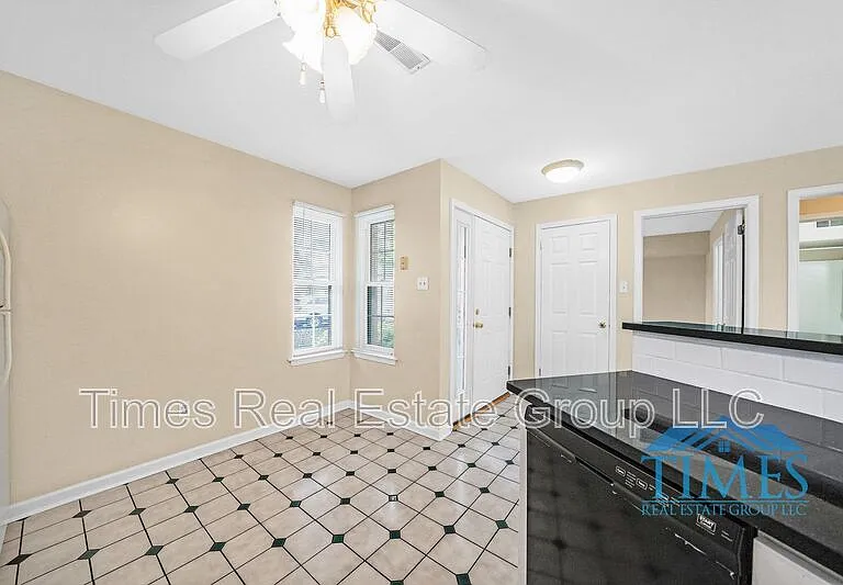 1101 Lexington Way — Photo 9