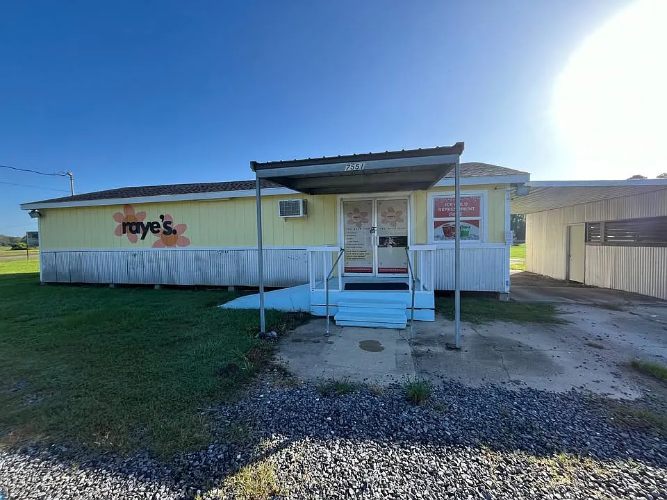 Studio, 2000 sqft, $800 — Photo 4