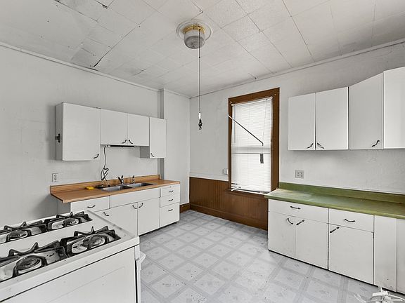 5th image of 2330 McKinley Ave