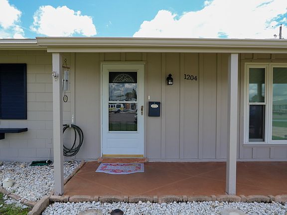 5th image of 1204 Harkness Way