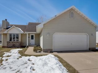 1007 Monteray Ln, Waunakee, WI 53597