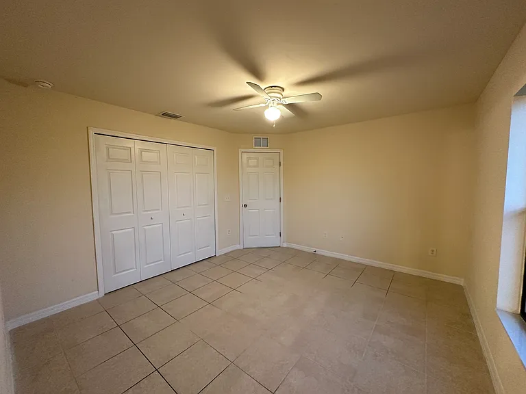 1407 SE 10th Ter — Photo 4