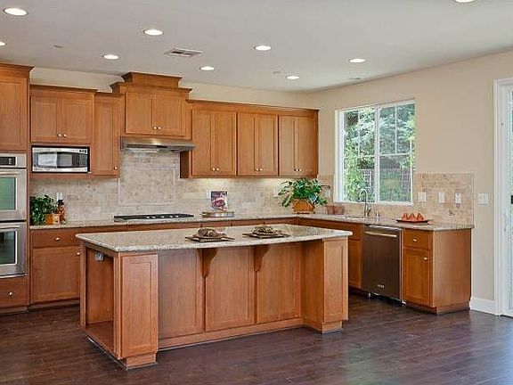 2nd image of 2116 W Lincoln Ave