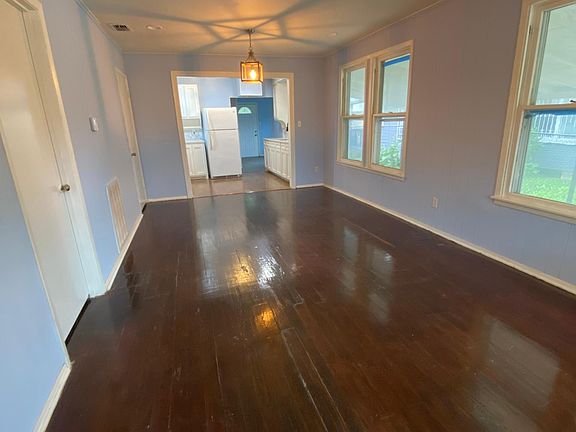 3rd image of 408 E Saint Francis St