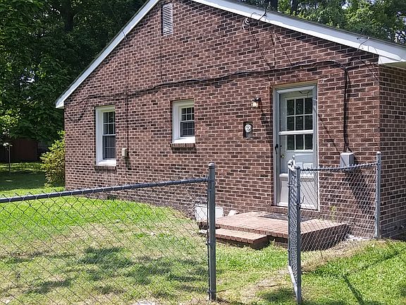 4th image of 114 Tyson Ave