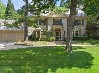 917 Ridgewood Rd, Rockford, IL 61107