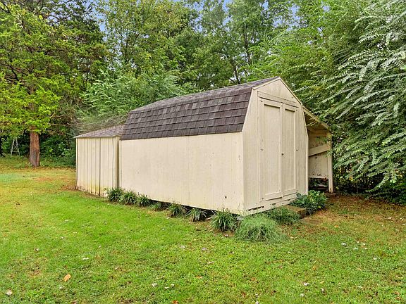 3rd image of 209 Parkview Dr