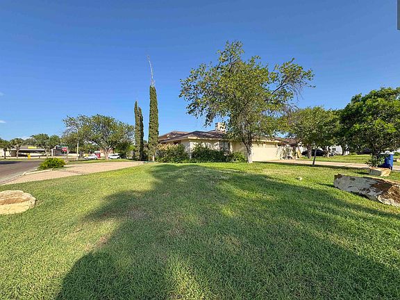 3rd image of 1227 Andrew Ln