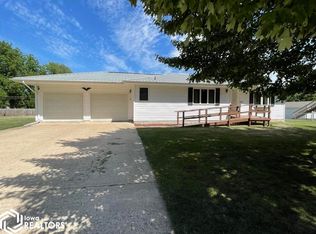 225 S Pine St, New London, IA 52645
