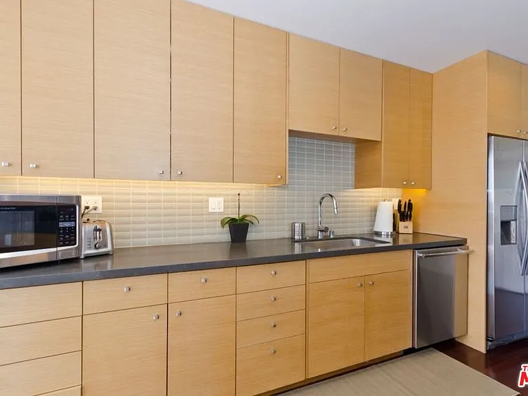 7250 Franklin Ave #901 — Photo 26