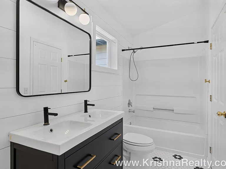 8165 NE Wilkins St — Photo 14