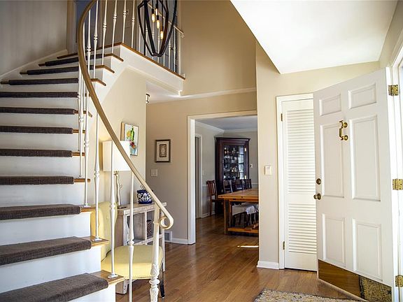 4th image of 409 Clarkson Dr