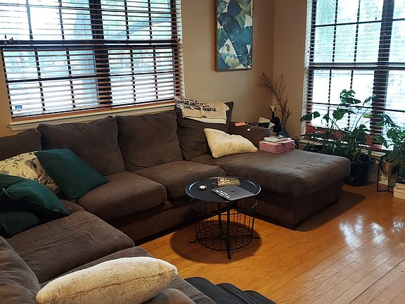 Living room 14x16 ft