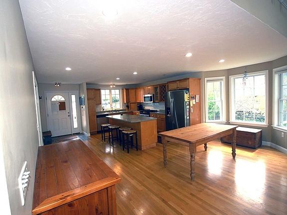 5th image of 48 Mechanic St #A