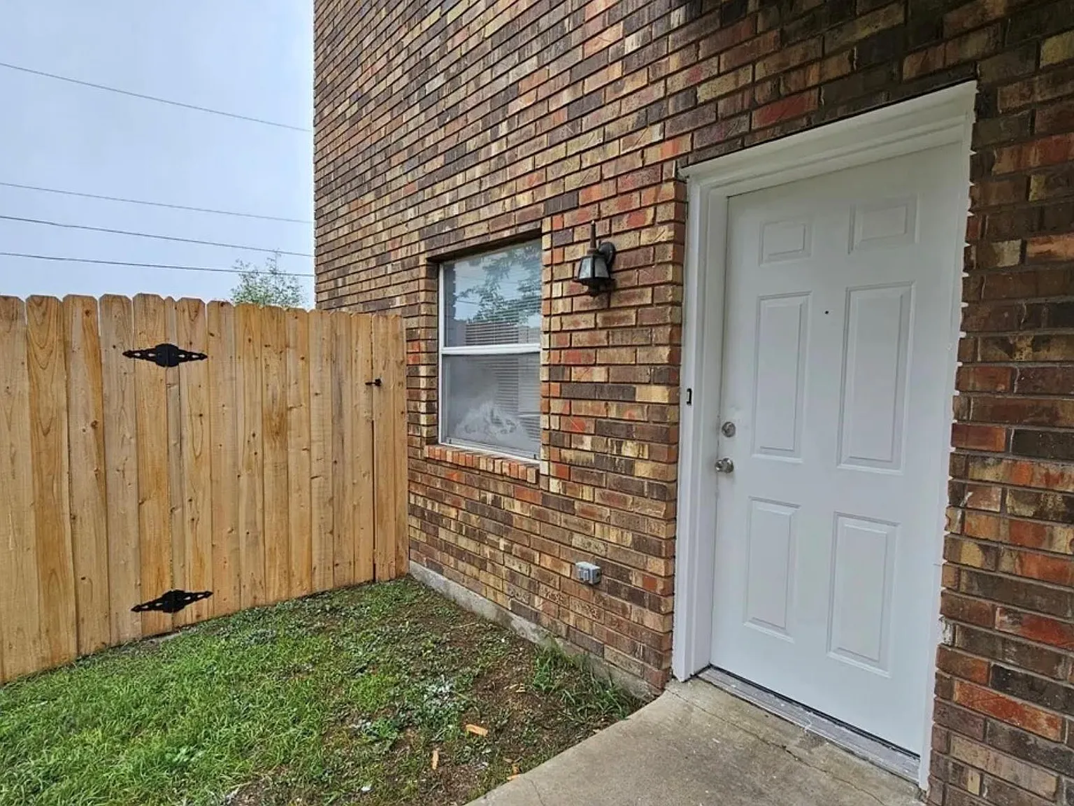 2 bed, 1.5 bath, 1000 sqft, $1,100 — Photo 1