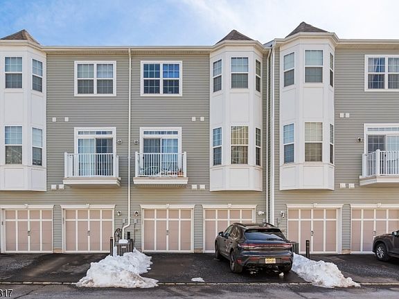 3rd image of 75 Wesmont Dr