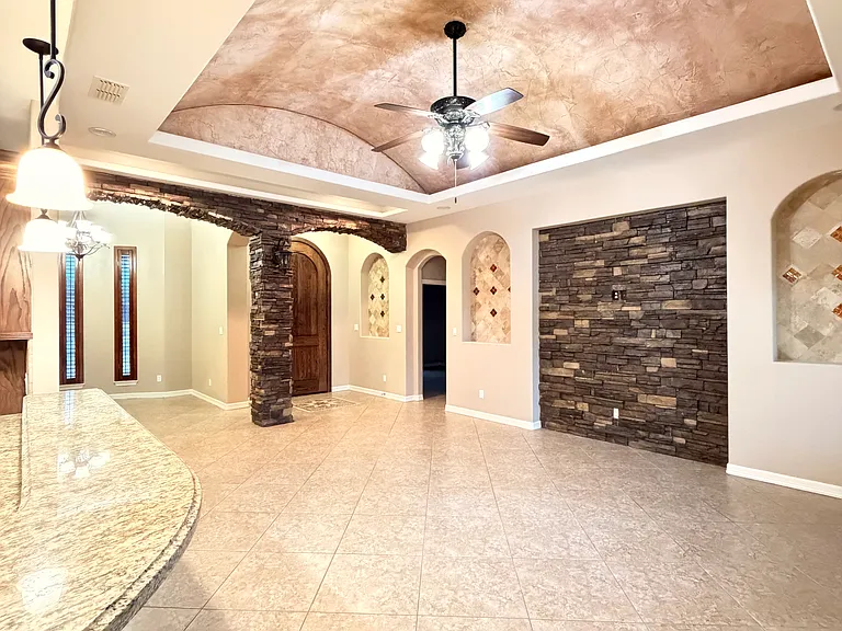 1501 Granada Cir — Photo 9