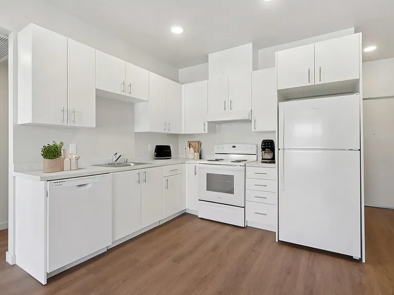 Mainline North Apartments - Santa Clara, CA — Photo 11