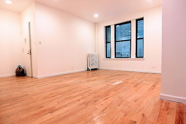 1st image of 21 Central Park N #1