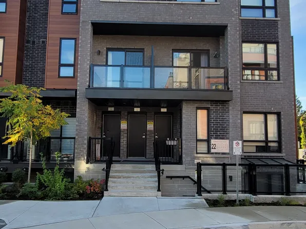22 Lytham Green Cir, Newmarket, ON