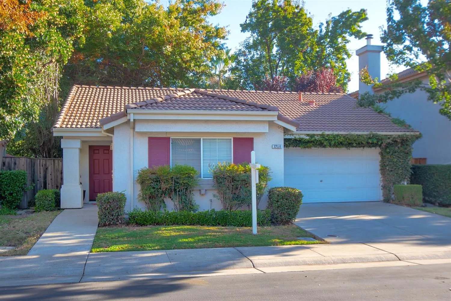 3716 Whispering Creek Cir photo 1