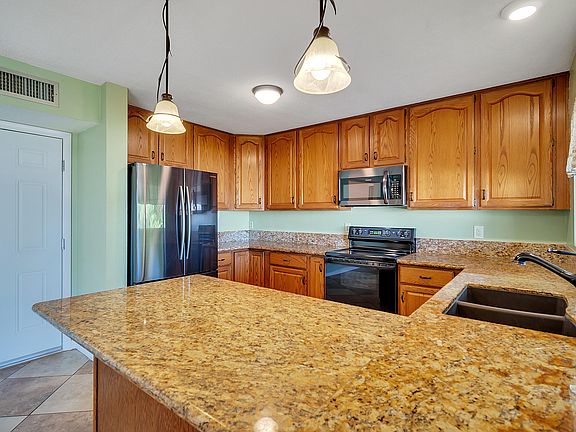 3rd image of 7833 N Soledad Ave