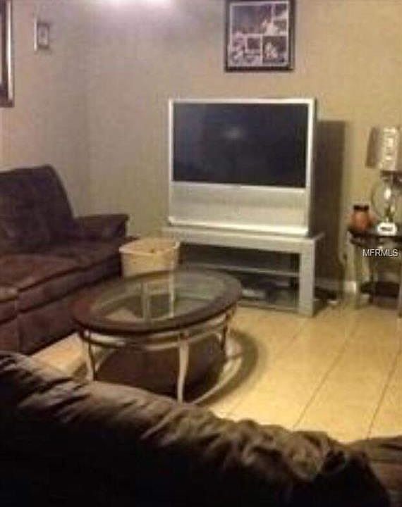 2nd image of 921 N Castle Ct