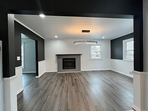 5th image of 2247 Cambridge Dr SE