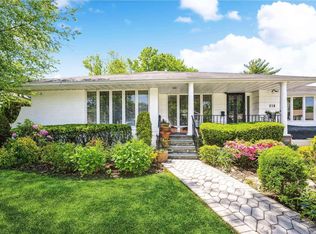 216 Robby Ln, New Hyde Park, NY 11040